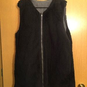 Longer Lululemon reversible vest, fuzzy black/grey